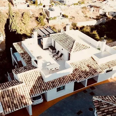 Apartment 3 Bedroom Semi Detached With Stunning Views!