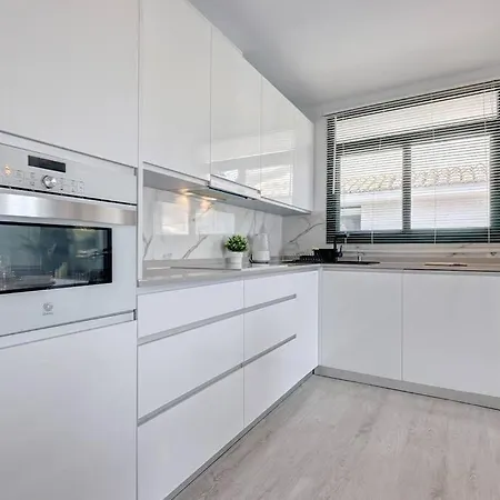 Apartment 3 Bedroom Semi Detached With Stunning Views!