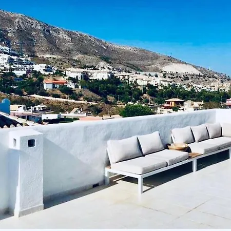 Apartment 3 Bedroom Semi Detached With Stunning Views! *