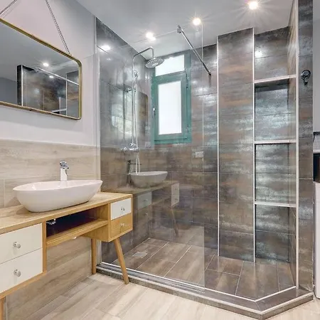 Apartment 3 Bedroom Semi Detached With Stunning Views! *