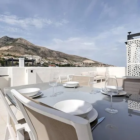 3 Bedroom Semi Detached With Stunning Views! *